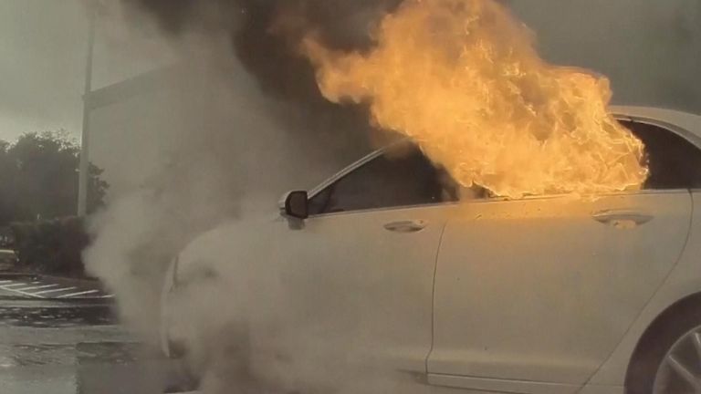 Florida woman accused of leaving two children in car that caught fire while she was shoplifting