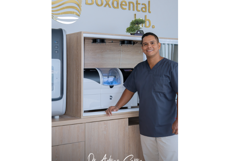 Adrián Sarria: A Dentist Committed to Excellence and Innovation.